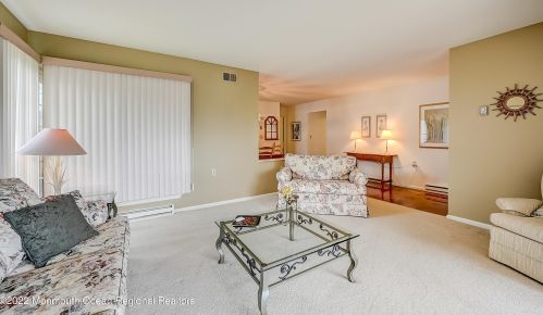 28 Greenwich Ave, Lakehurst NJ 08759-6660 exterior