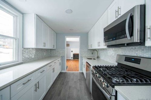 496 Johnson Ave, Hauppauge NY 11779-6140 exterior