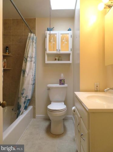 350 Krams Ave, Philadelphia PA 19128-4733 exterior