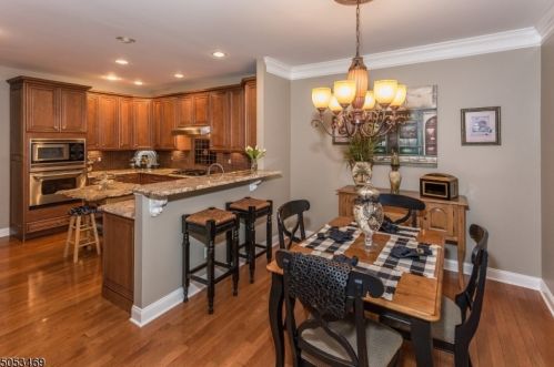 35 Mackenzie Ln, Parsippany NJ 07834-3723 exterior