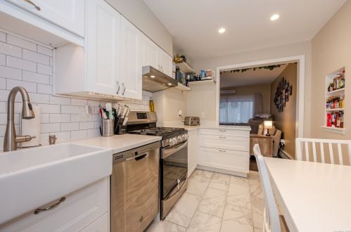 105 Edgeworth St, Valley Stream NY  11581-3235 exterior