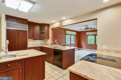 12908 Circle Dr, Rockville MD 20850-3717 exterior