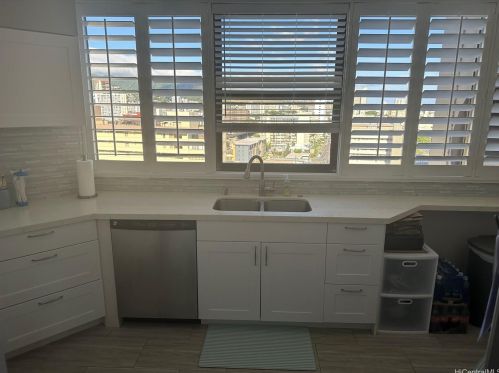 1221 Victoria St, Honolulu HI  96814-1430 exterior