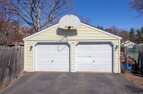 46 Roosevelt Blvd, Enfield CT 06082-2043 exterior