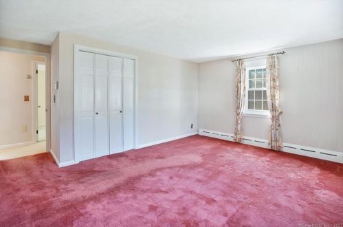 6 Hollywood Dr, Enfield CT 06082-4603 exterior