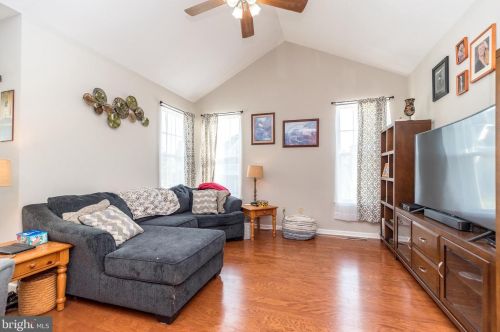 1315 Creekside Ln, Quakertown PA 18951-2842 exterior