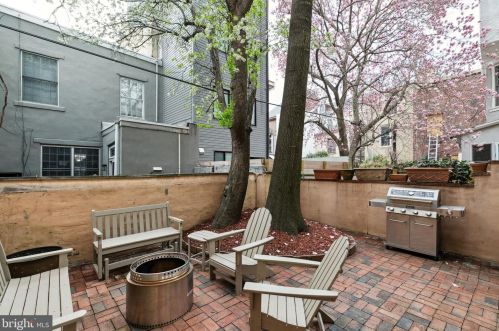 128 Bainbridge St, Philadelphia PA  19147-2402 exterior