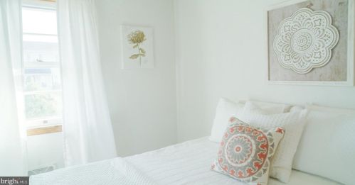 22 Lincoln Dr, Hanover PA 17331-4906 exterior