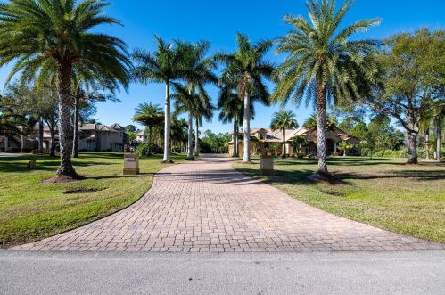 7928 Saddlebrook Dr, Fort Pierce FL  34986-3128 exterior