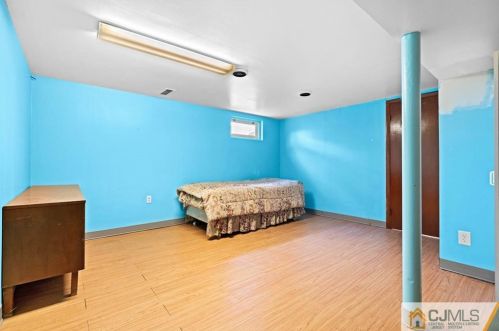 265 James Pl, Iselin NJ 08830-1226 exterior