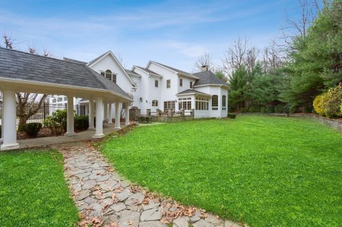 1 Park Rdg Ct, Chester NJ 07930-3016 exterior