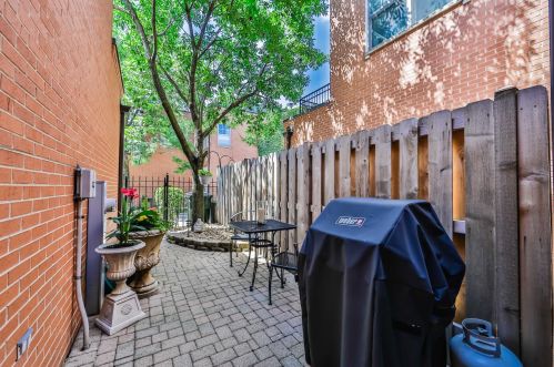 253 Goethe St, Chicago IL 60610-1803 exterior