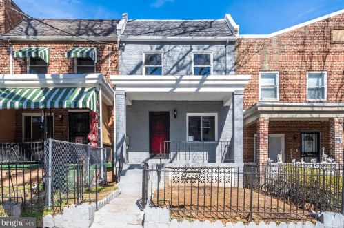 4226 Gault Pl, Washington, DC 20019-8005