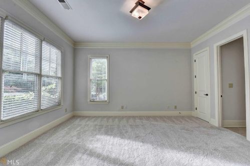 6033 City Walk Ln, Atlanta GA 30328 exterior