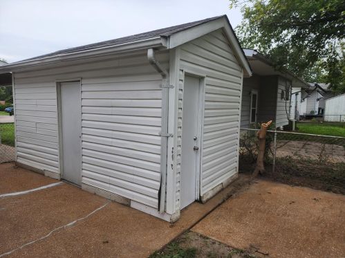 10405 Hobkirk Dr, Saint Louis MO 63137-3748 exterior