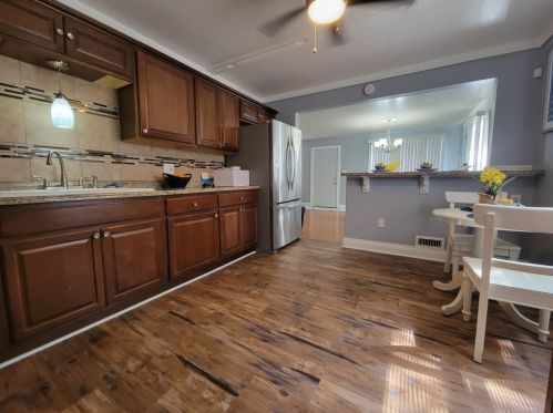 5739 37th St, Milwaukee, WI 53209-4015