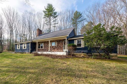 19 Laurel Dr, Concord NH  03304-4321 exterior