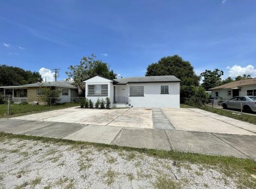 2525 Douglas St, Tampa FL  33607-6807 exterior