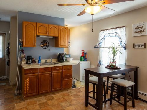 28 Hollister St, Manchester CT 06042-3532 exterior