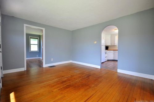 184 St, Windsor CT 06095-2412 exterior