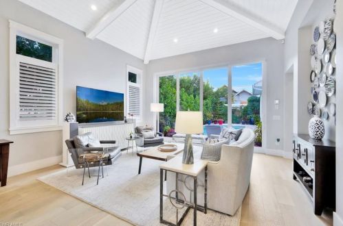 1394 1 Ave, Naples FL 34102 exterior