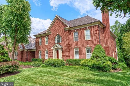 1613 Maddux Ln, Mc Lean, VA 22101-3230