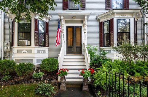 34 Cushing St, Dover NH 03820-3616 exterior