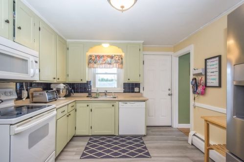 2 Ontario St, Worcester MA 01606-1873 exterior