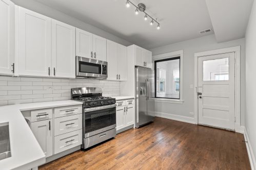 3142 Diversey Ave, Chicago IL 60647-1558 exterior