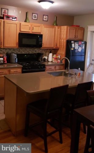 9 End Ave, Camden NJ 08109-1850 exterior