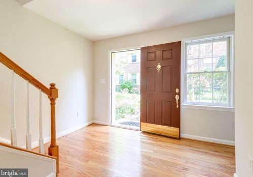 2426 Garnett Dr, Alexandria VA  22311-4907 exterior