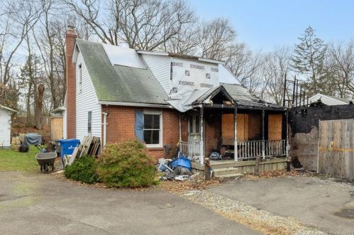 596 Woodbridge St, Manchester, CT 06042-3641