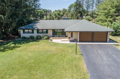 2569 Root Riv Pkwy, Milwaukee WI 53227-1849 exterior