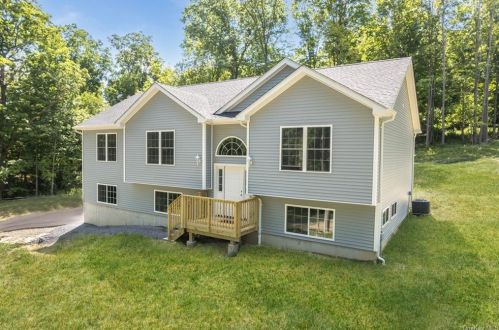 510 Vassar Rd, Poughkeepsie, NY 12603-5730