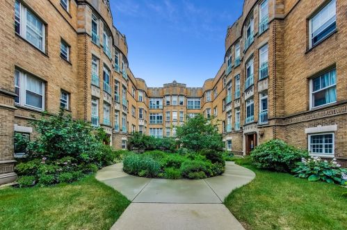 1530 59th St, Chicago, IL 60637-2001