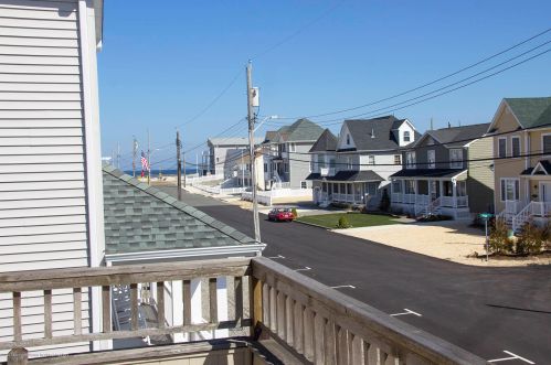 21 Dover Ave, Lavallette NJ 08735-2704 exterior