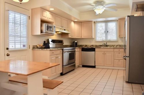 409 Greenhurst Dr, Pittsburgh PA 15243-1919 exterior