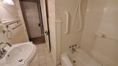 5323 Halchess St, Pittsburgh PA 15207-2309 exterior