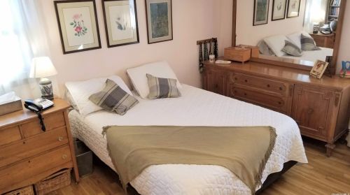 135 Iceland Dr, Huntington Station NY 11746-4231 exterior