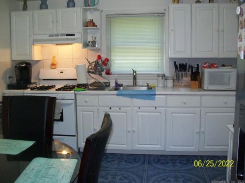 20 Mclaughlin Ter, Derby CT 06418-2126 exterior