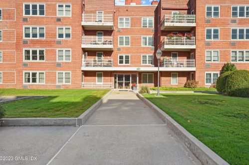 52 Lafayette Pl, Greenwich CT 06830-5409 exterior