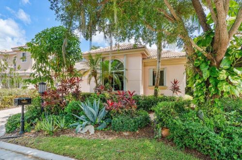7081 Mallorca Cres, Boca Raton, FL 33433-7466