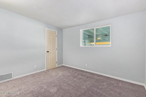 1343 Knox St, Tucson AZ 85705-2507 exterior