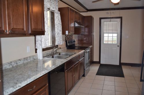 19 Walton Rd, Plaistow NH 03865-2116 exterior