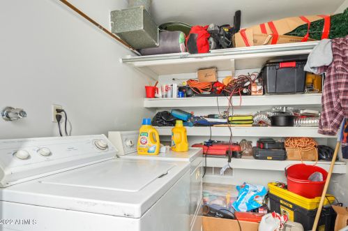 3340 Desert Cv Ave, Phoenix AZ 85028-3514 exterior