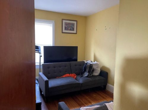 275 Diamond Hl Rd, Woonsocket RI 02895-1504 exterior