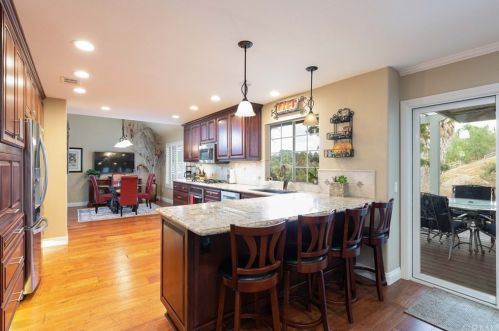 30830 Avenida Del Reposo, Temecula CA 92591-1711 exterior