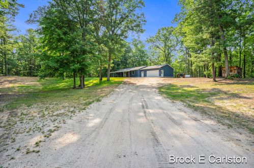 5124 Putnam Rd, Meskegon MI 49445-9500 exterior