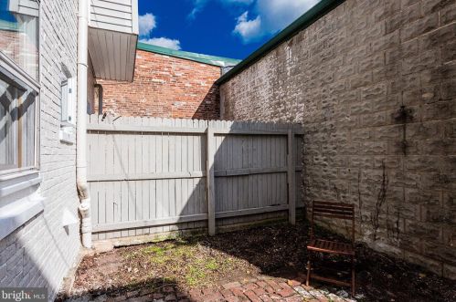 216 James St, Lancaster PA 17603-2910 exterior