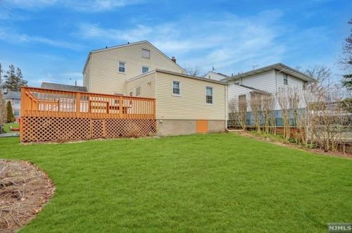 32 Hillcrest Dr, Dumont, NJ 07628-2007